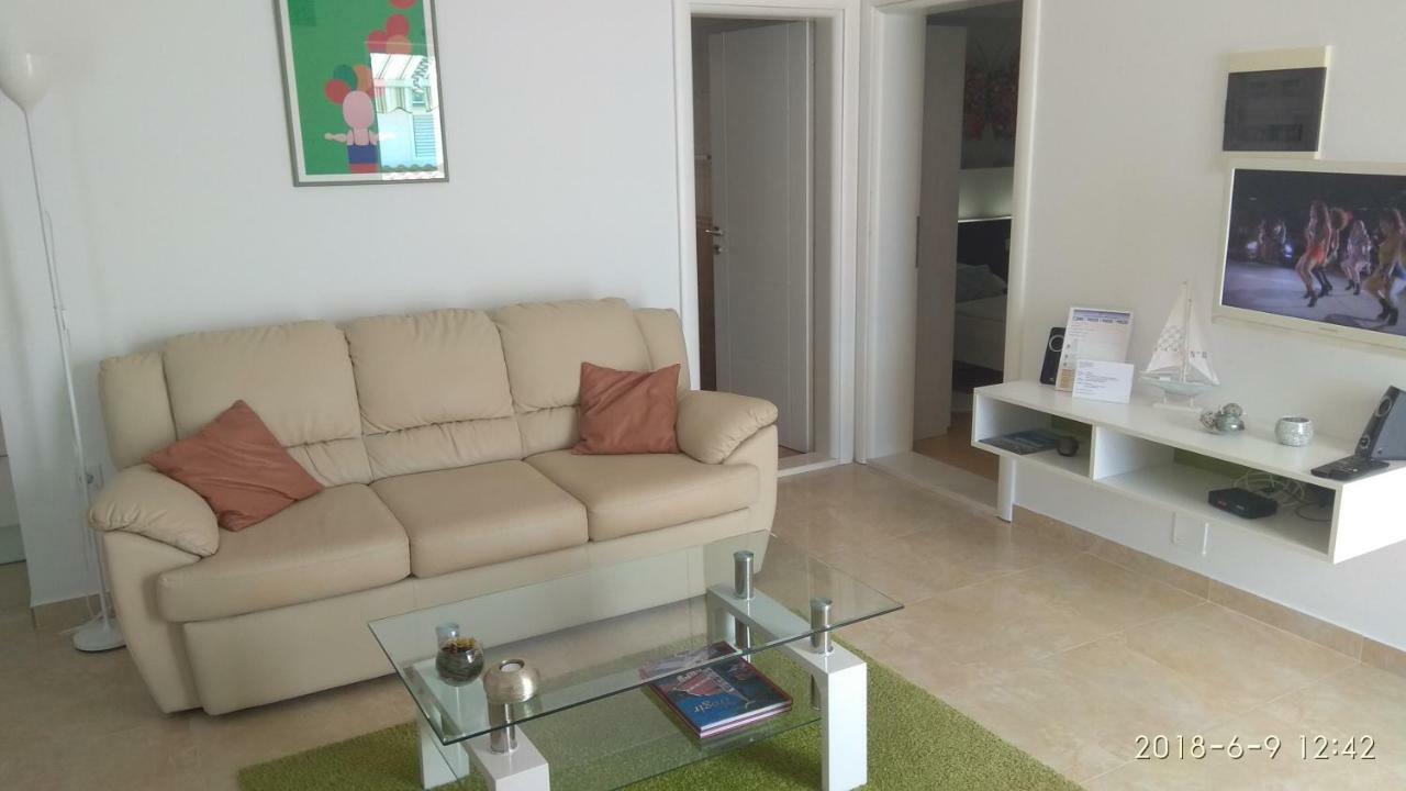 Apartments Niana With Heated Seawater Swimingpool Donji Okrug  Exterior foto