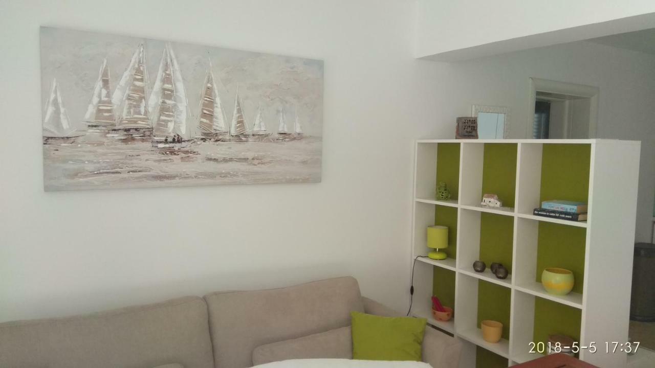 Apartments Niana With Heated Seawater Swimingpool Donji Okrug  Exterior foto